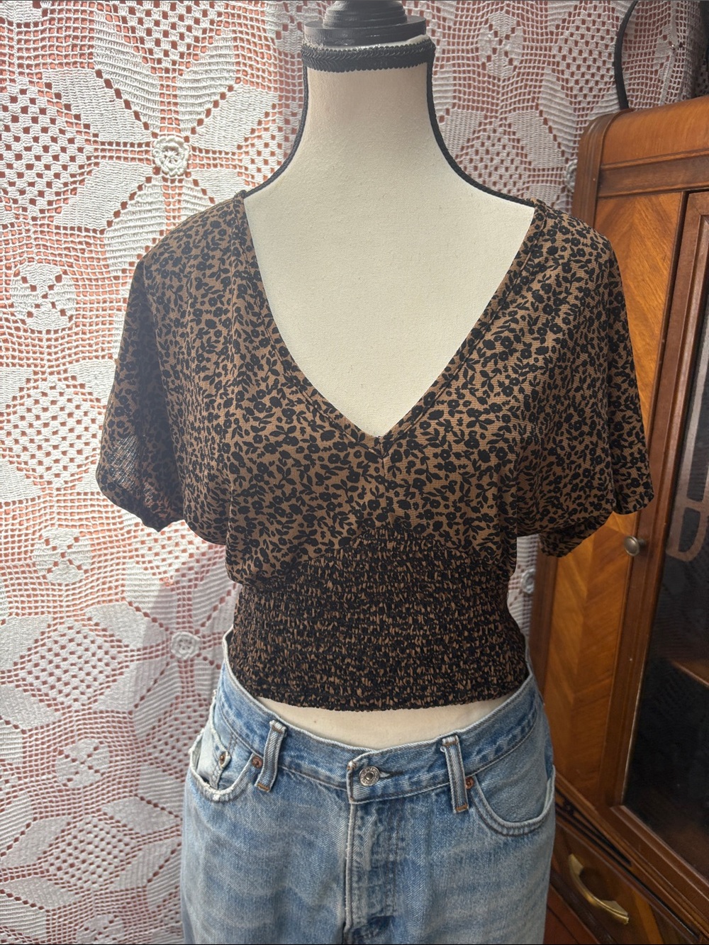 Eclipse Floral Smocked Crop Top - Picture 2 of 10